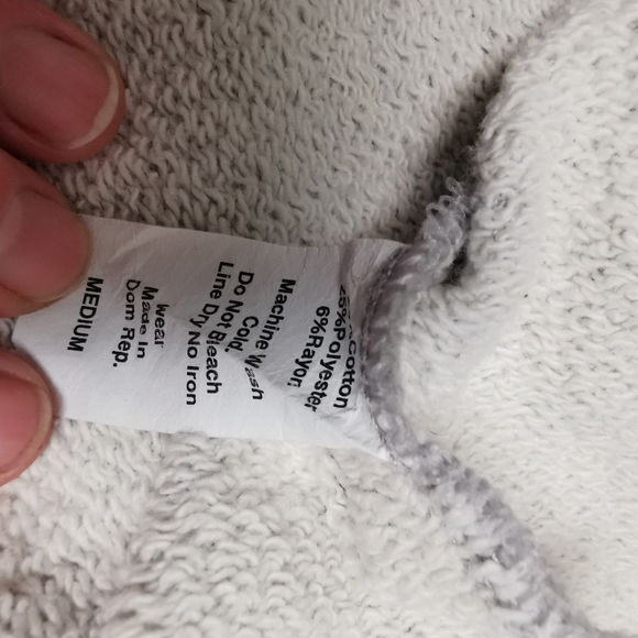 New Boston Bruins sweatshirt size small - Picture 7 of 9